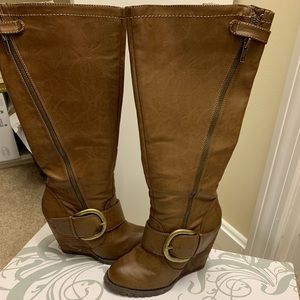 NEVER WORN tall brown boots size 6!